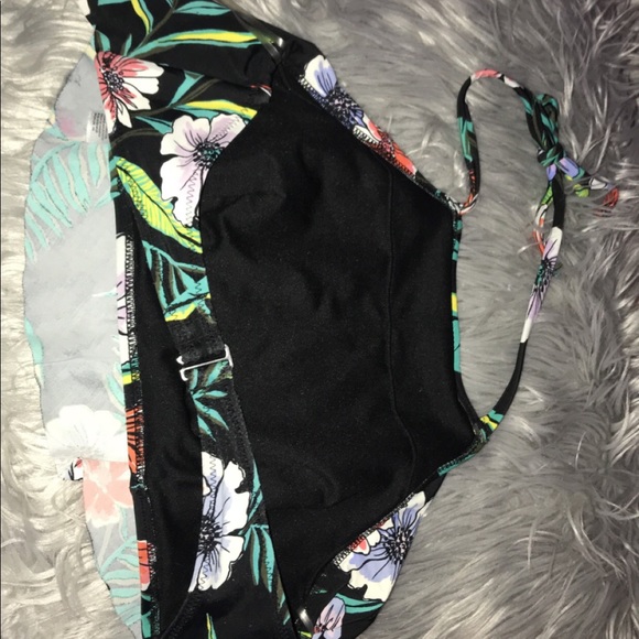 Halter swim top - Picture 2 of 2